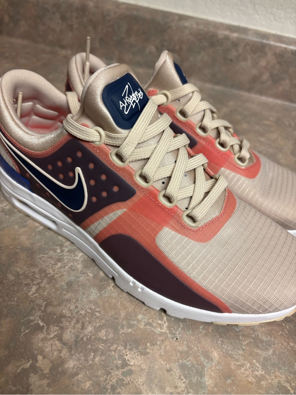 Nike Men’s Beige Coral Navy Low-Top Sneakers